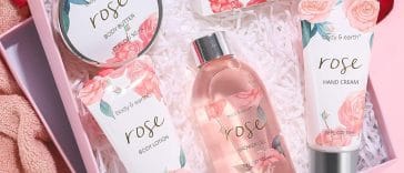 Set regalo donna BODY & EARTH rosa 5 pezzi: gel doccia, burro corpo, crema mani - idea regalo compleanno 2025