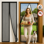 Zanzariera magnetica 90 x 250 nera installata su porta finestra con magneti centrali visibili
